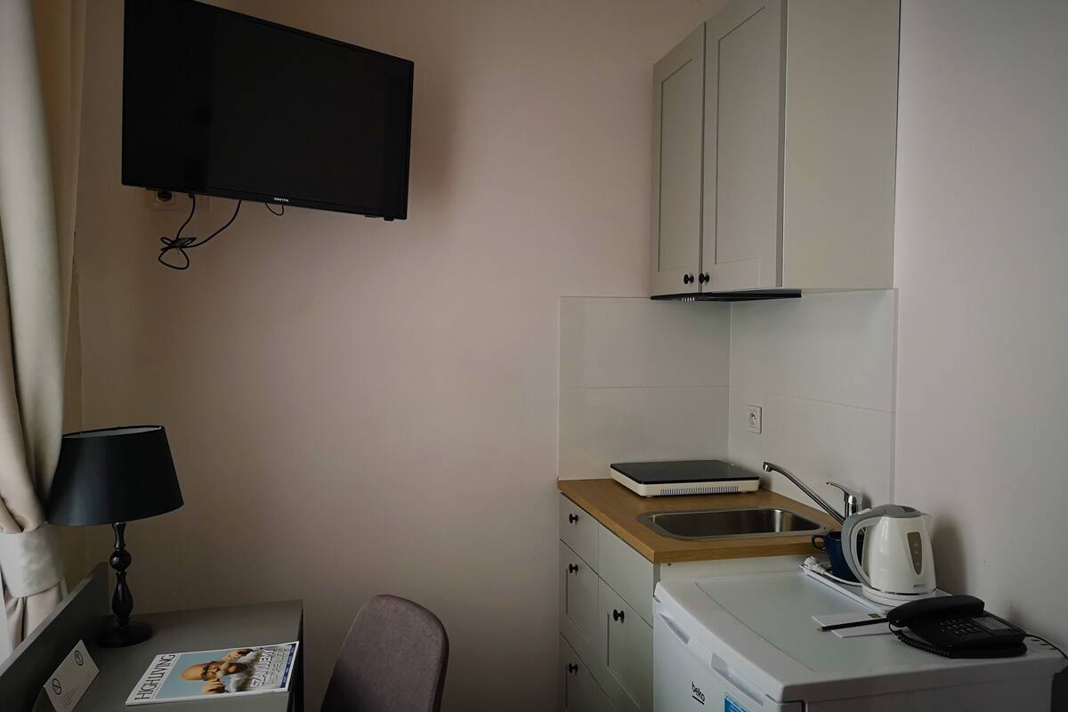 twin room, kitchenette | private kitchen | electric kettle