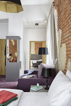 客房内保险箱、办公桌、隔音、熨斗/熨衣板