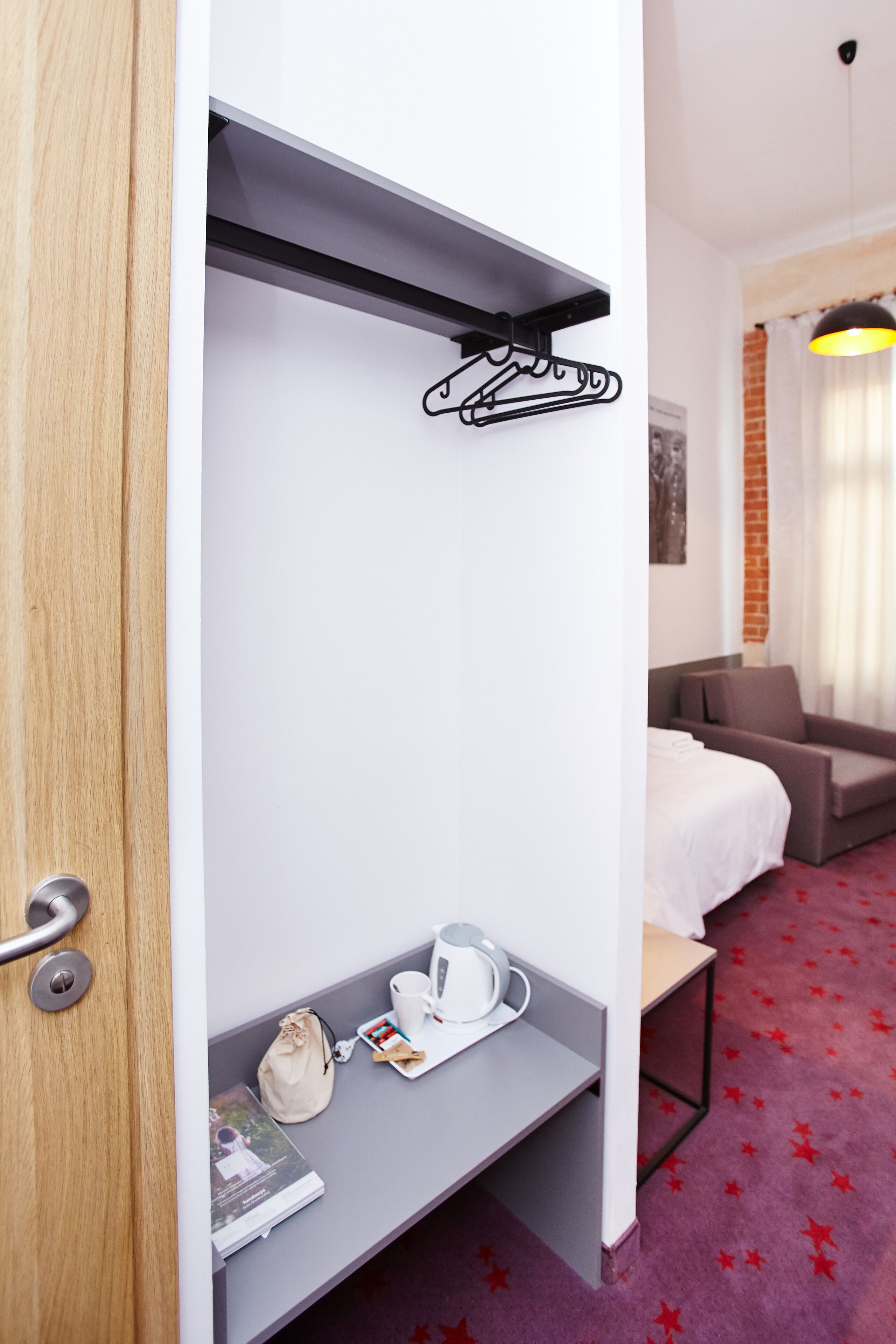 single room, 1 single bed | in-room safe, desk, soundproofing, iron/ironing board