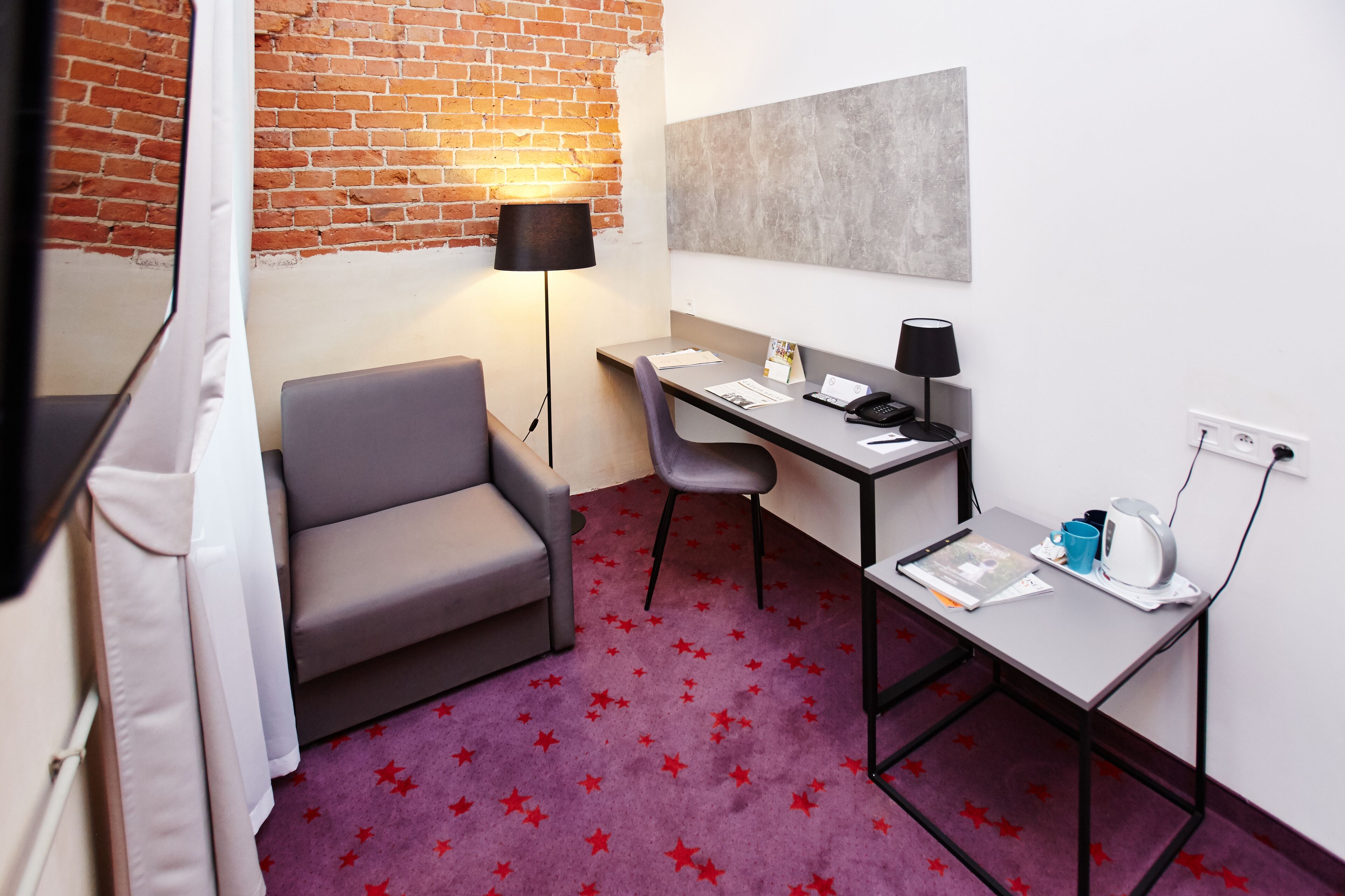 double room, 1 double bed | in-room safe, desk, soundproofing, iron/ironing board