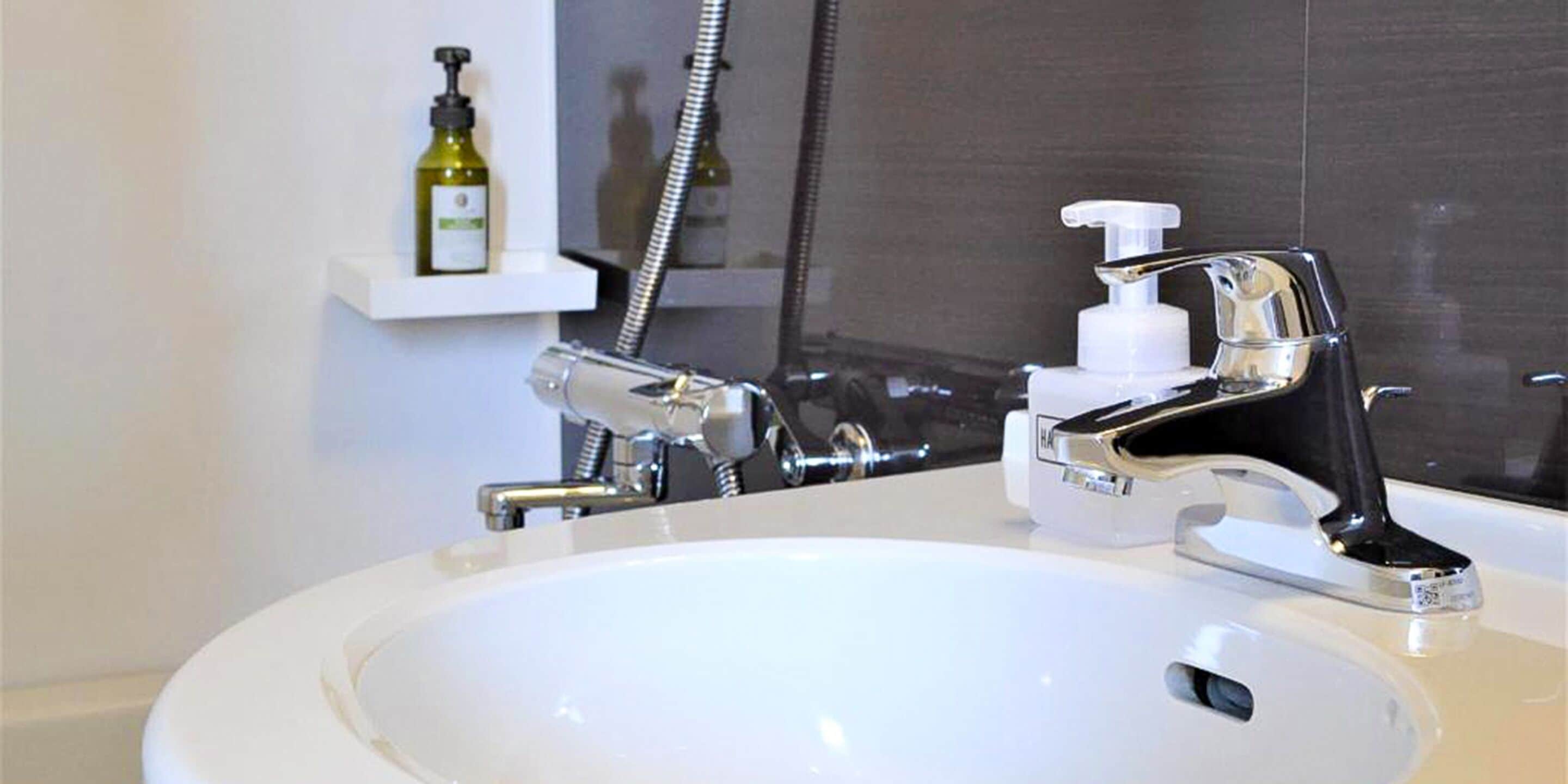 separate bathtub and shower, deep-soaking bathtub, free toiletries