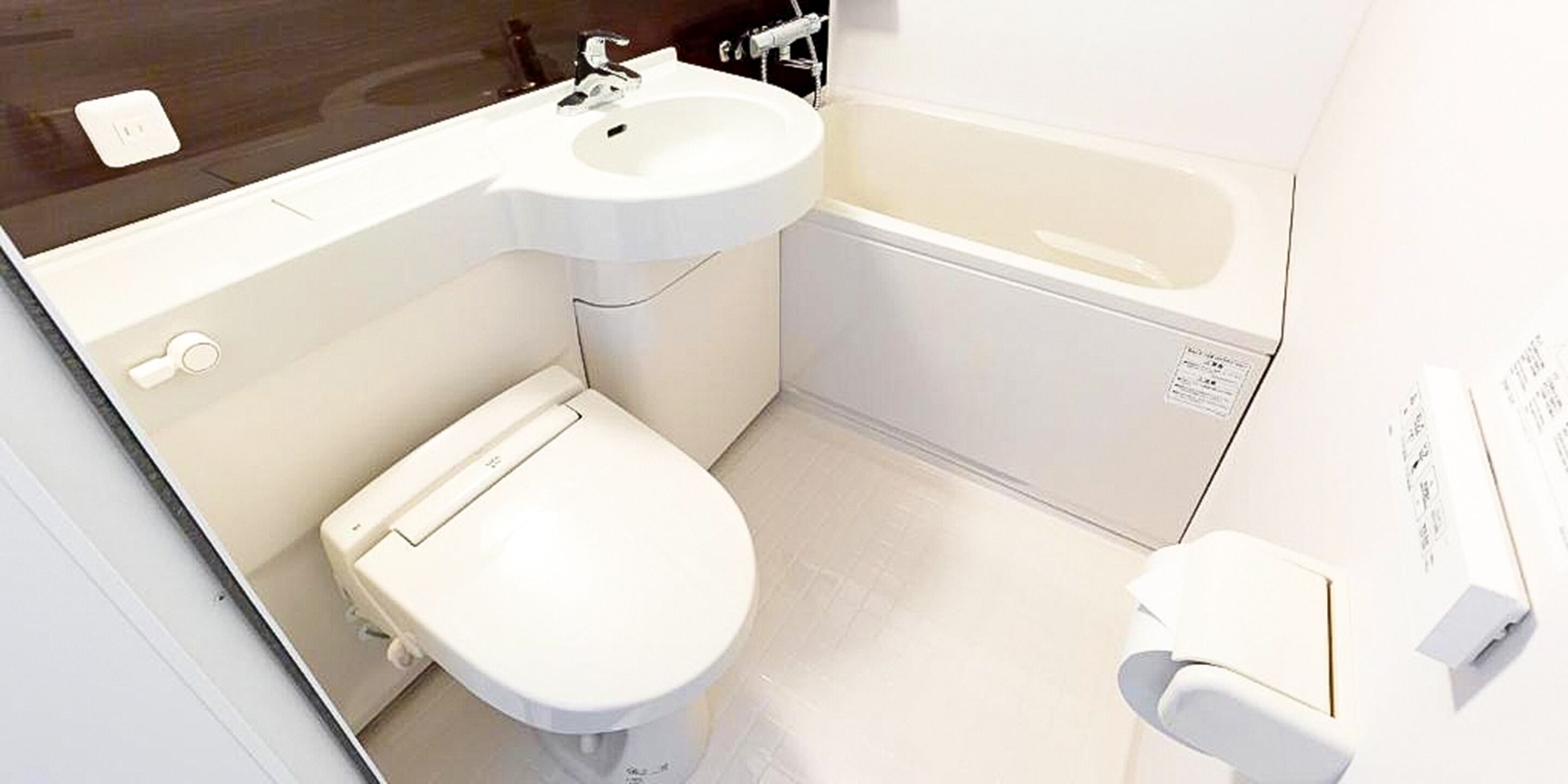 separate bathtub and shower, deep-soaking bathtub, free toiletries