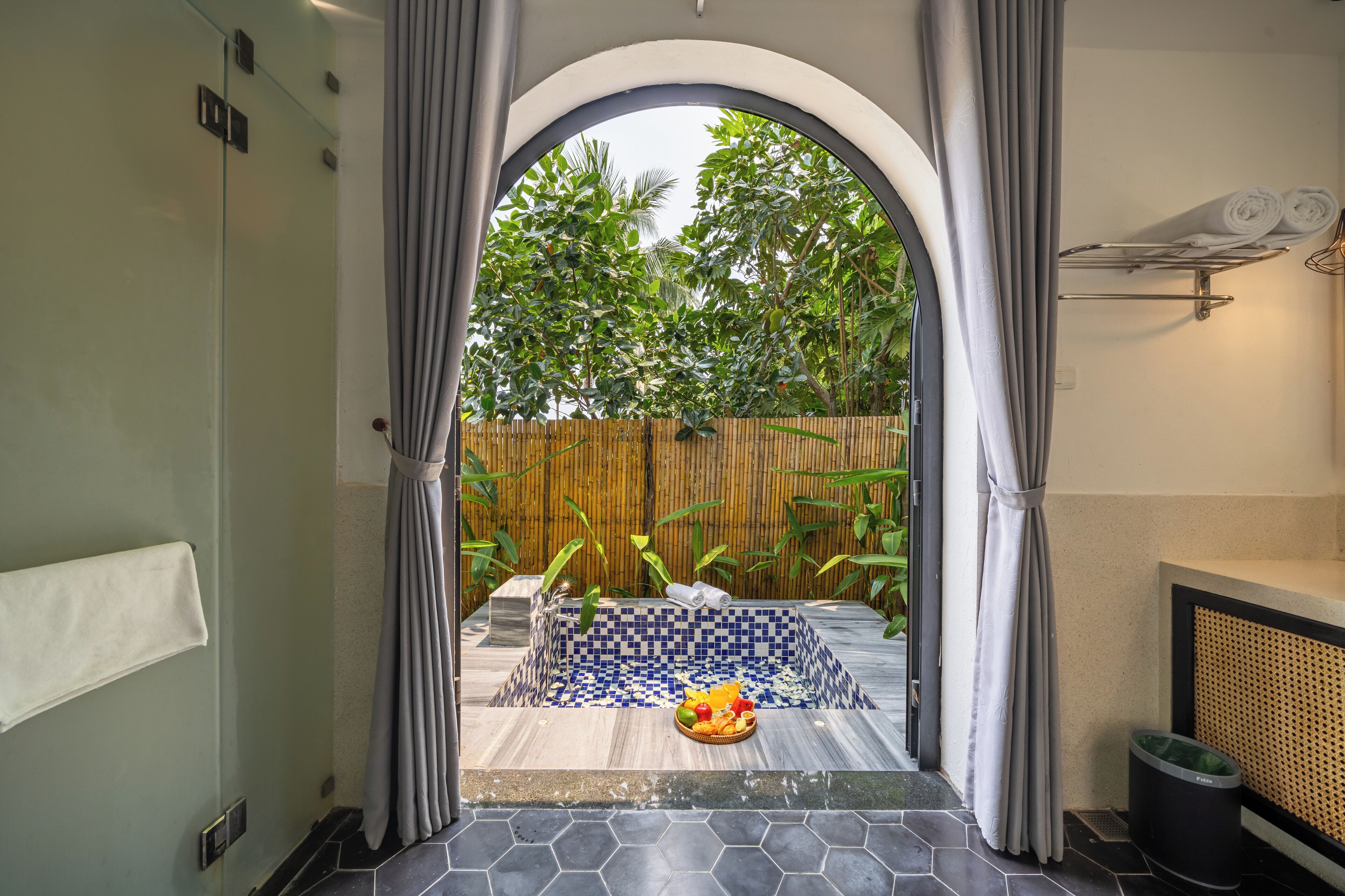 Family Duplex, Garden View | Bathroom | Free toiletries, hair dryer, bathrobes, slippers