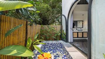 Family Duplex, Garden View | Bathroom | Free toiletries, hair dryer, bathrobes, slippers