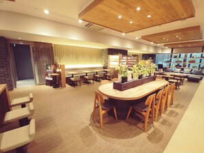 Lobby sitting area - global cabin Hamamatsu - Hostel (Hamamatsu)