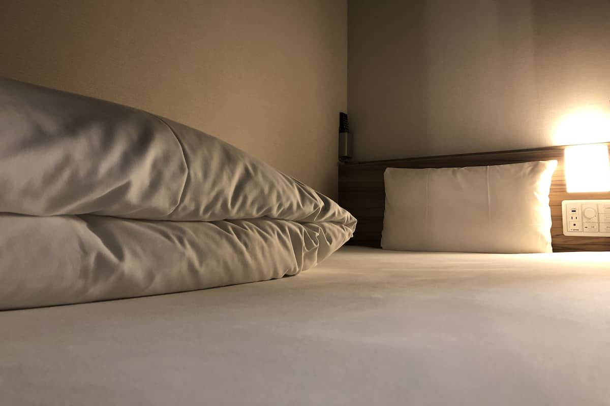 Coffres-forts dans les chambres, bureau, fer et planche à repasser