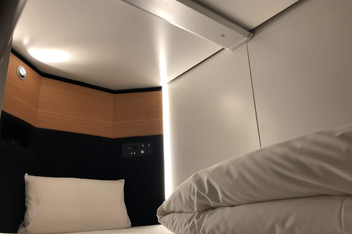 Coffres-forts dans les chambres, bureau, fer et planche à repasser