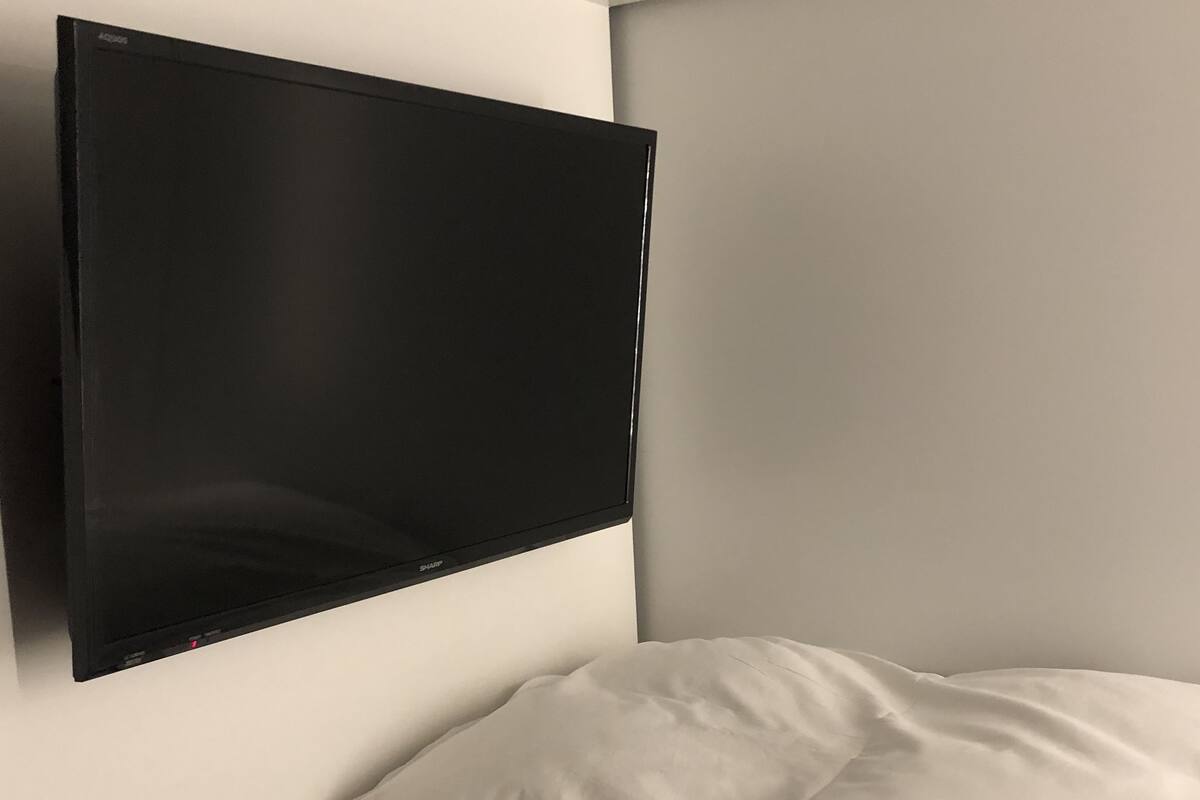 Coffres-forts dans les chambres, bureau, fer et planche à repasser