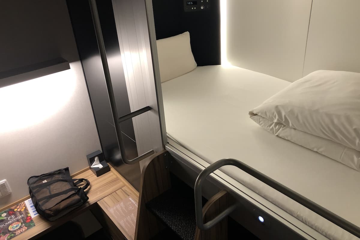 Coffres-forts dans les chambres, bureau, fer et planche à repasser