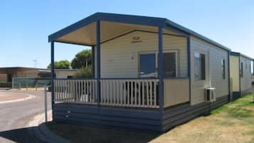 Deluxe Cabin, Shared Bathroom