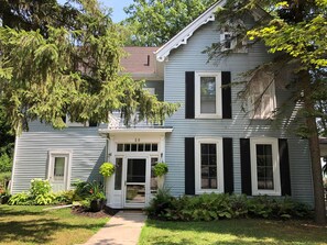 Property grounds - Waterside Inn (Gananoque)