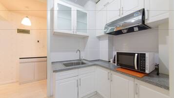 Suite, 2 Schlafzimmer | Eigene Kochnische | Kühlschrank, Wasserkocher mit Kaffee-/Teezubehör, Wasserkocher