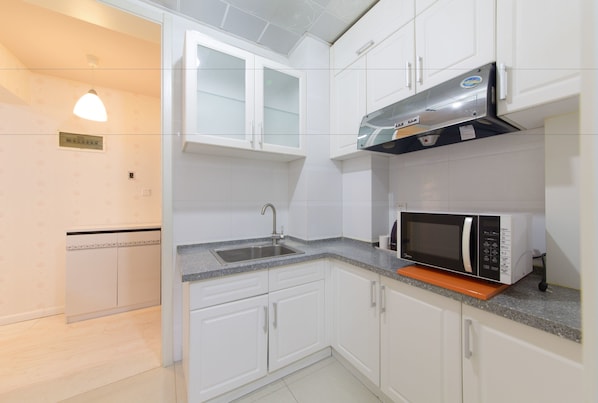 Quadruple Suite | Private kitchenette