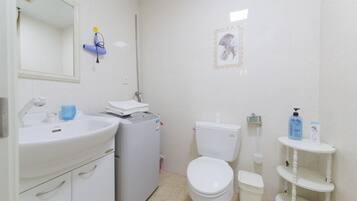 Suite, 2 Schlafzimmer | Badezimmer | Dusche, kostenlose Toilettenartikel, Haartrockner, Hausschuhe