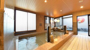 Indoor spa tub