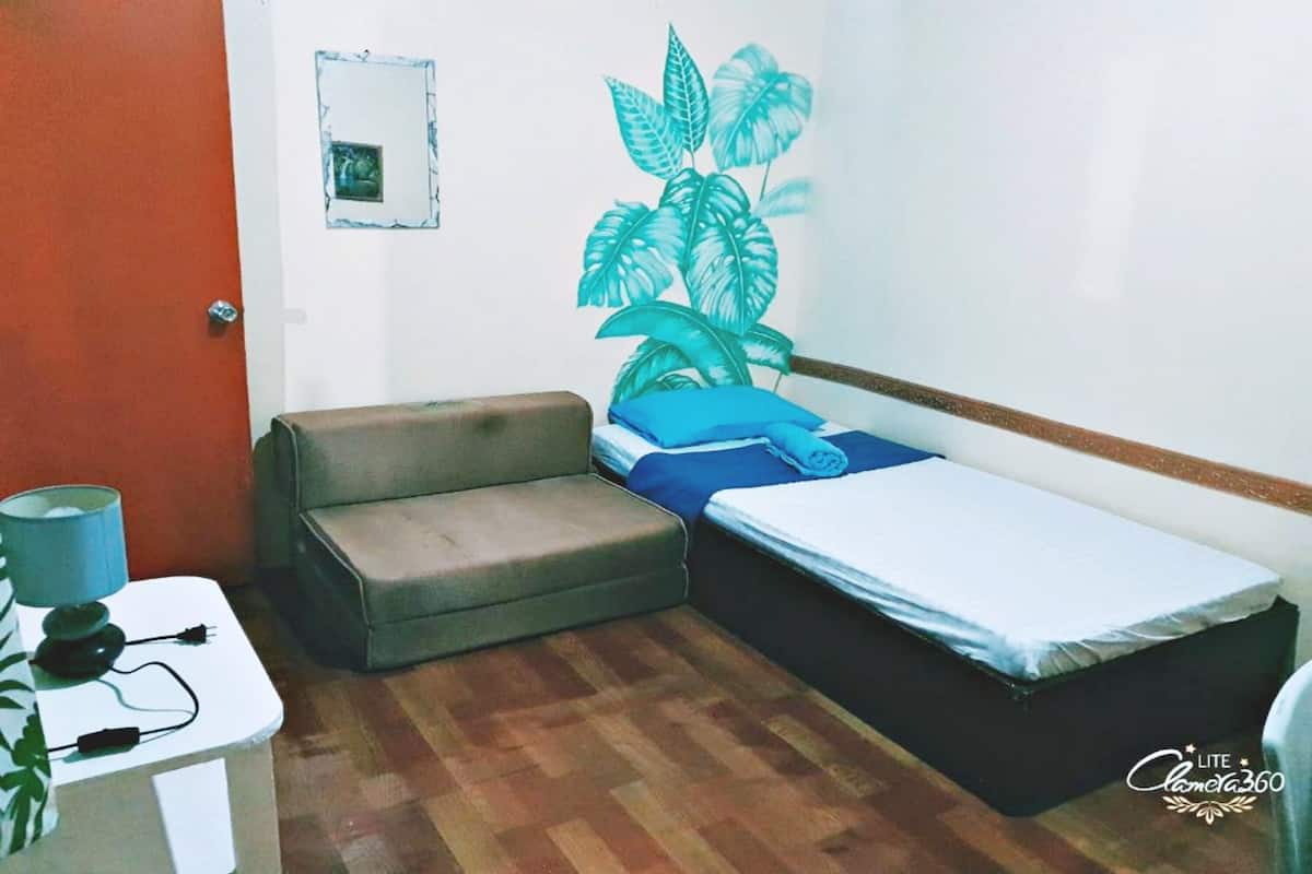 Desk, free WiFi, bed sheets