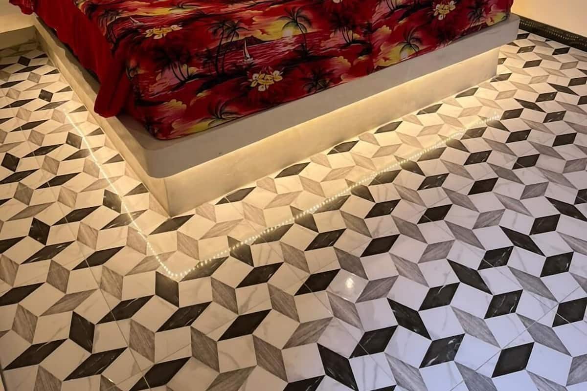Basic Room, 1 King Bed