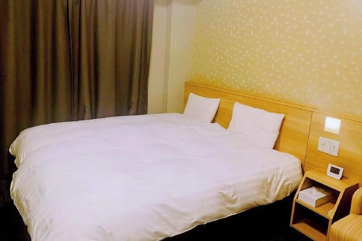 In-room safe, desk, blackout drapes, soundproofing