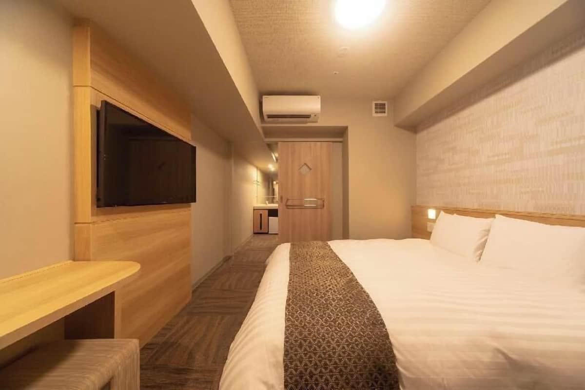 In-room safe, desk, blackout drapes, soundproofing