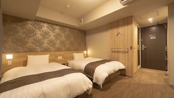 Zimmersafe, Schreibtisch, Verdunkelungsvorhänge, schallisolierte Zimmer