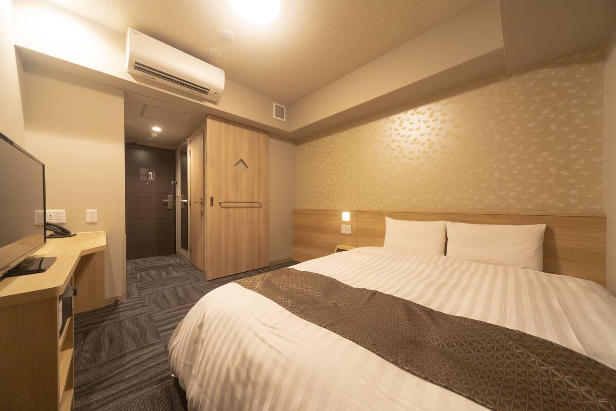 In-room safe, desk, blackout drapes, soundproofing