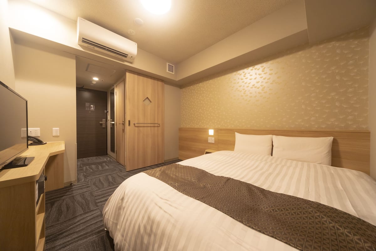 In-room safe, desk, blackout curtains, soundproofing