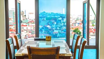 Breakfast, lunch, dinner served; local and international cuisine