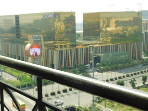 View from property - OFW at Crowne Bay Tower (Parañaque)