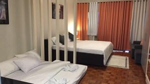 Family Suite, 3 Bedrooms | Desk, cribs/infant beds, WiFi (free), bed sheets - OFW at Crowne Bay Tower (Parañaque)