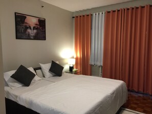 Habitación superior, 1 habitación | Escritorio, cunas, wifi gratis y ropa de cama 