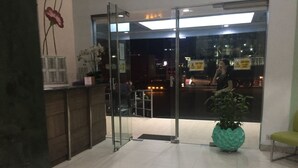 Interior entrance - OFW at Crowne Bay Tower (Parañaque)