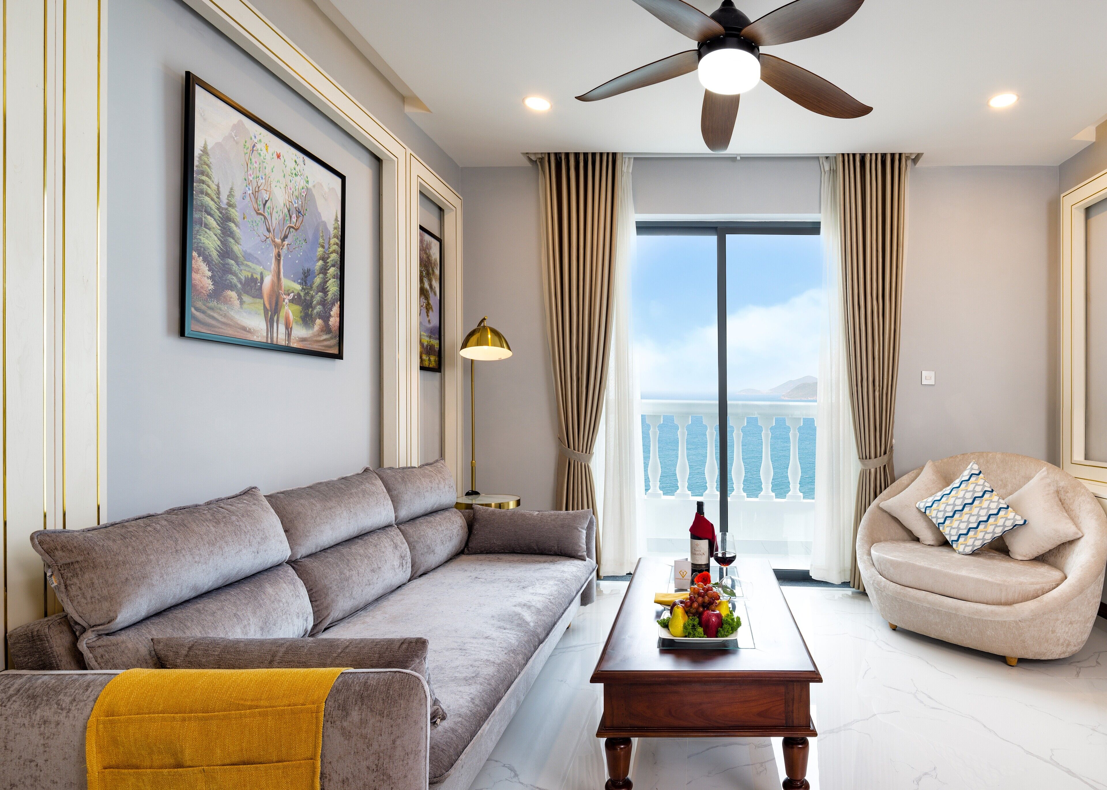 套房, 阳台, 海景 (Imperial) | 客厅 | 32-英寸智能电视 （配备有线频道）、电视