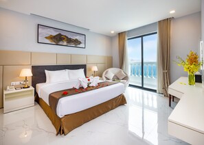 Minibar, in-room safe, desk, blackout curtains - Imperial Nha Trang Hotel (Nha Trang)