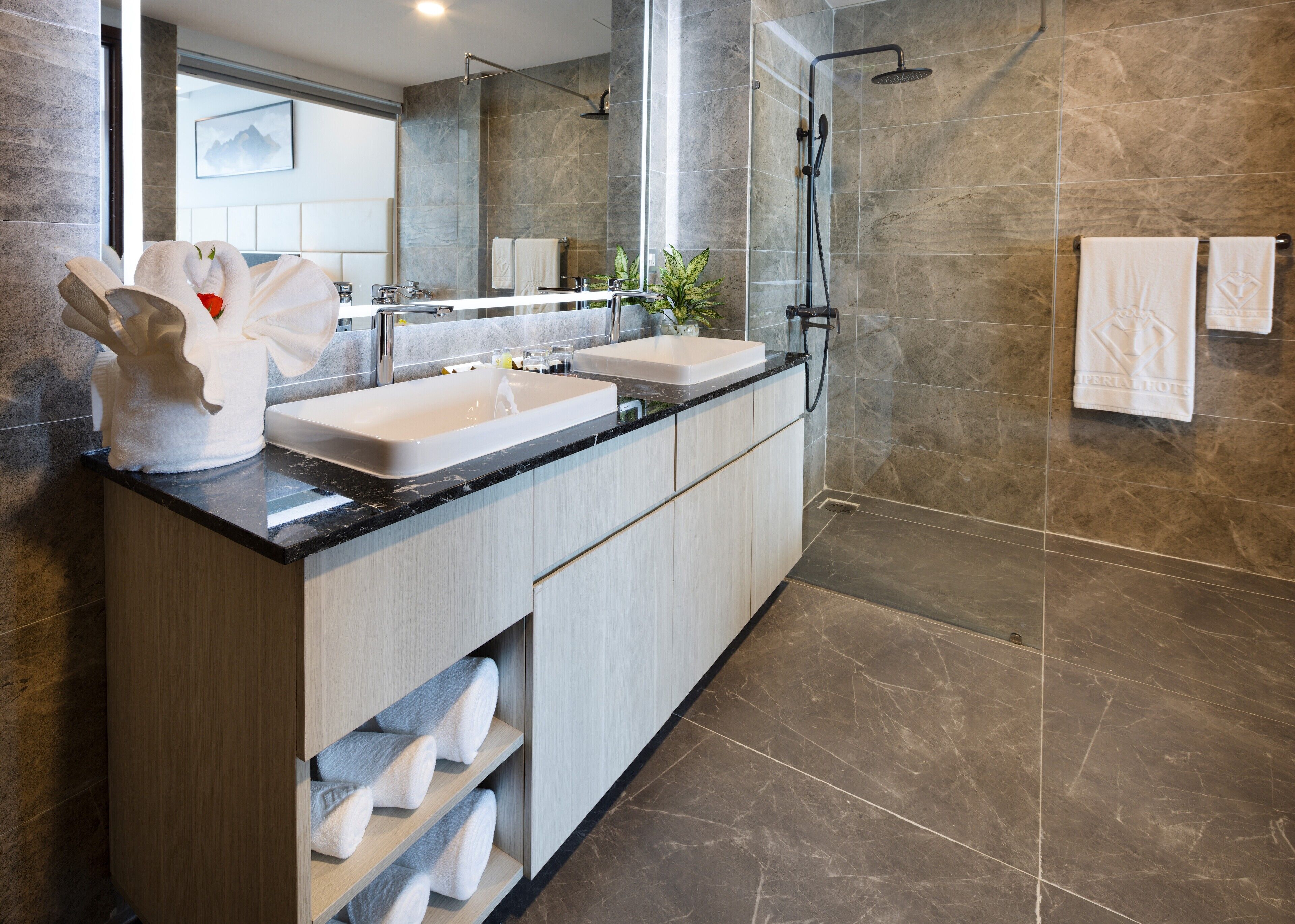 imperial suite, balcony, sea view | bathroom | free toiletries, hair dryer, bathrobes, slippers