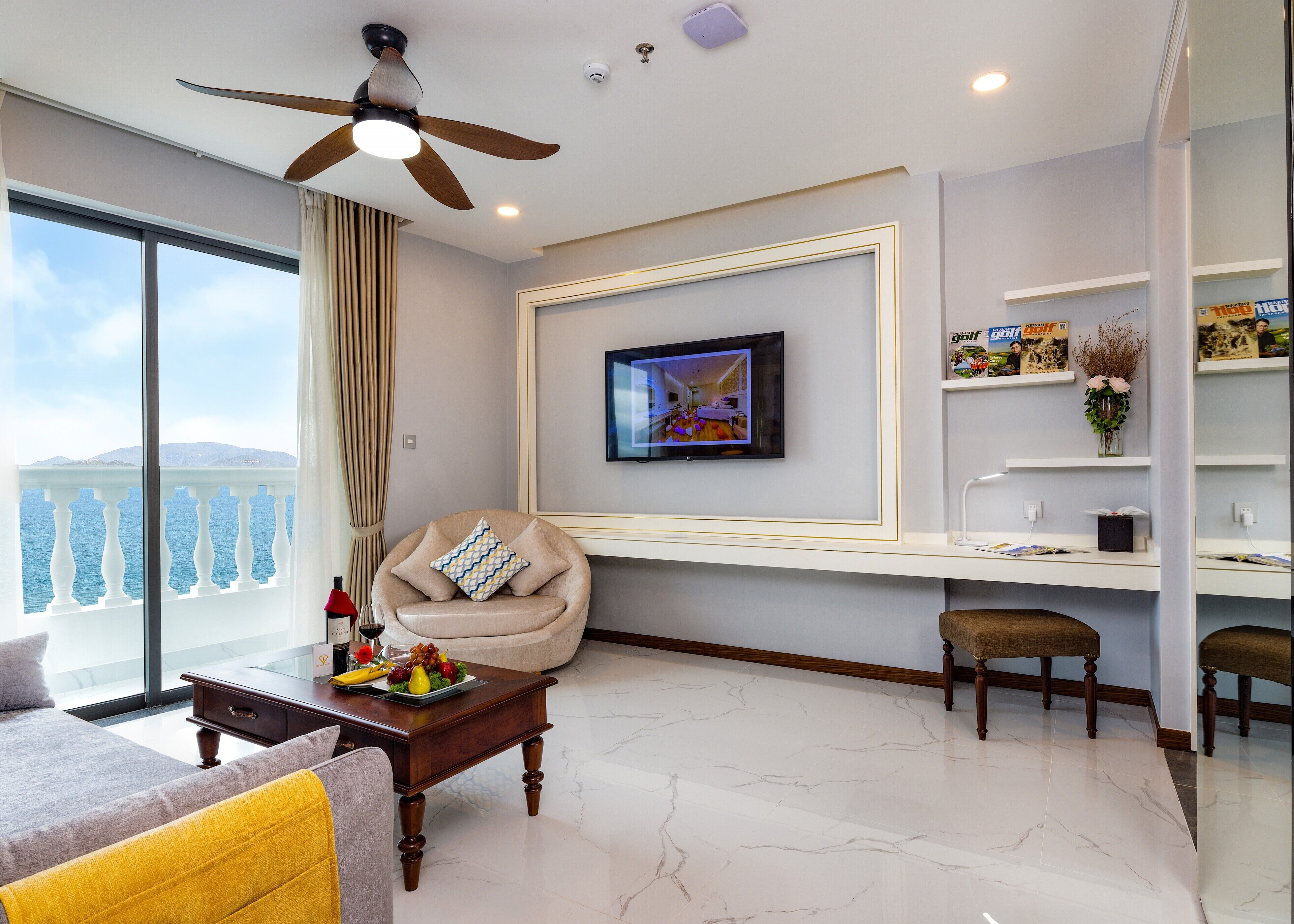 imperial suite, balcony, sea view | living room | 32-inch smart tv with cable channels, tv
