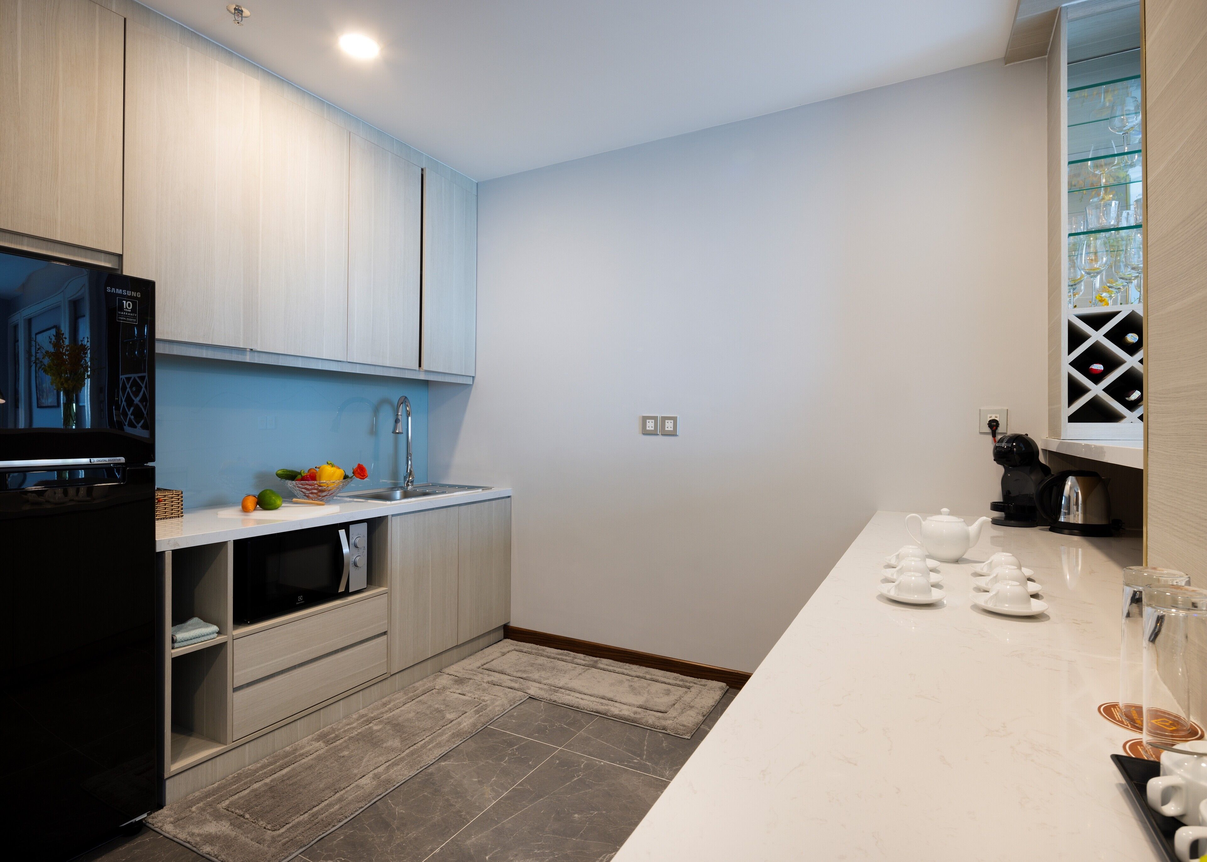 imperial suite, balcony, sea view | private kitchenette | coffee/tea maker, electric kettle