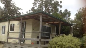 2 Bedroom Cabin (Cabin 10 and Cabin 11) | Terrace/patio