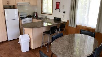 2 Bedroom Cabin (Cabin 21 & Cabin 22) | In-room dining