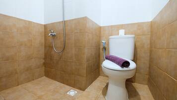 Estúdio | Banheiro | Chuveiro, produtos de toalete grátis, toalhas de banho