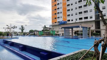 室外游泳池