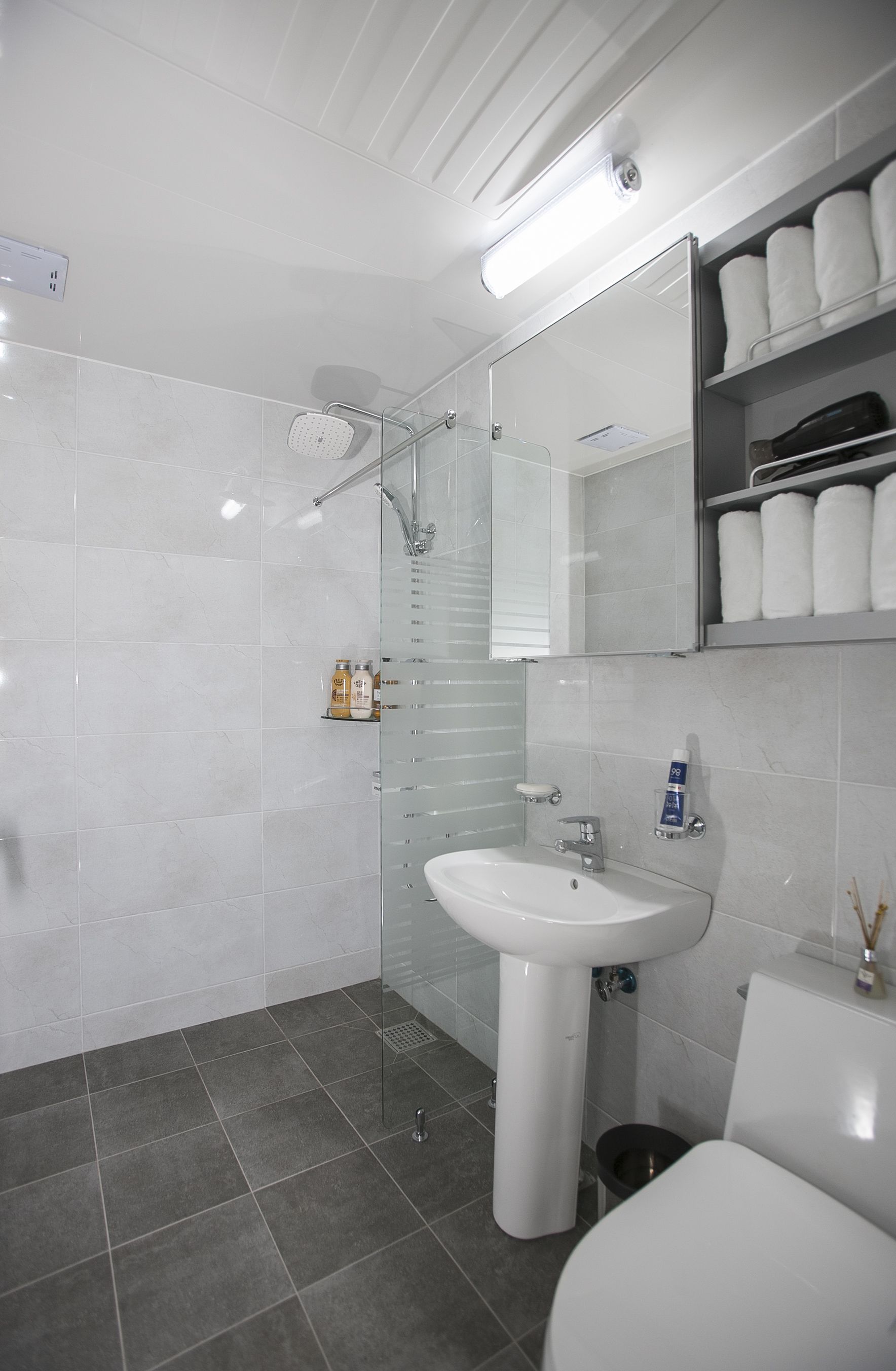 Shower, free toiletries, hair dryer, towels