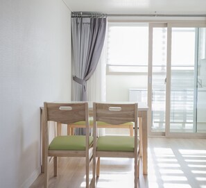 Repas dans la chambre