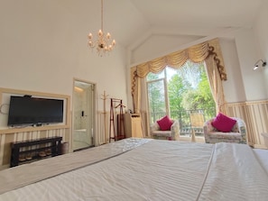 Superior Double Room, Lake View (102) | Blackout drapes, soundproofing, free WiFi, bed sheets - Beauty Spring and Harvest B and B (Puli)