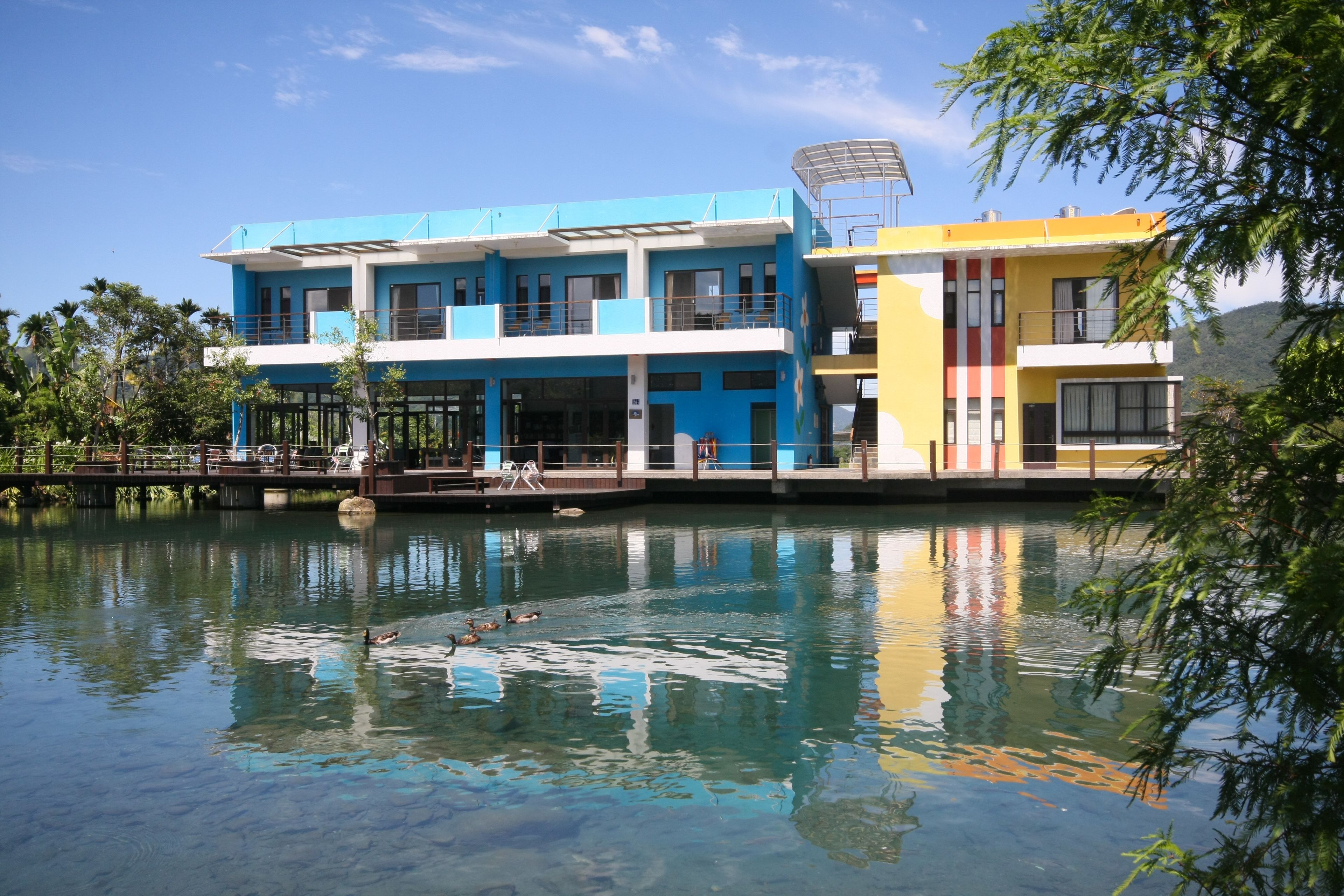 Vista frontal de la propiedad