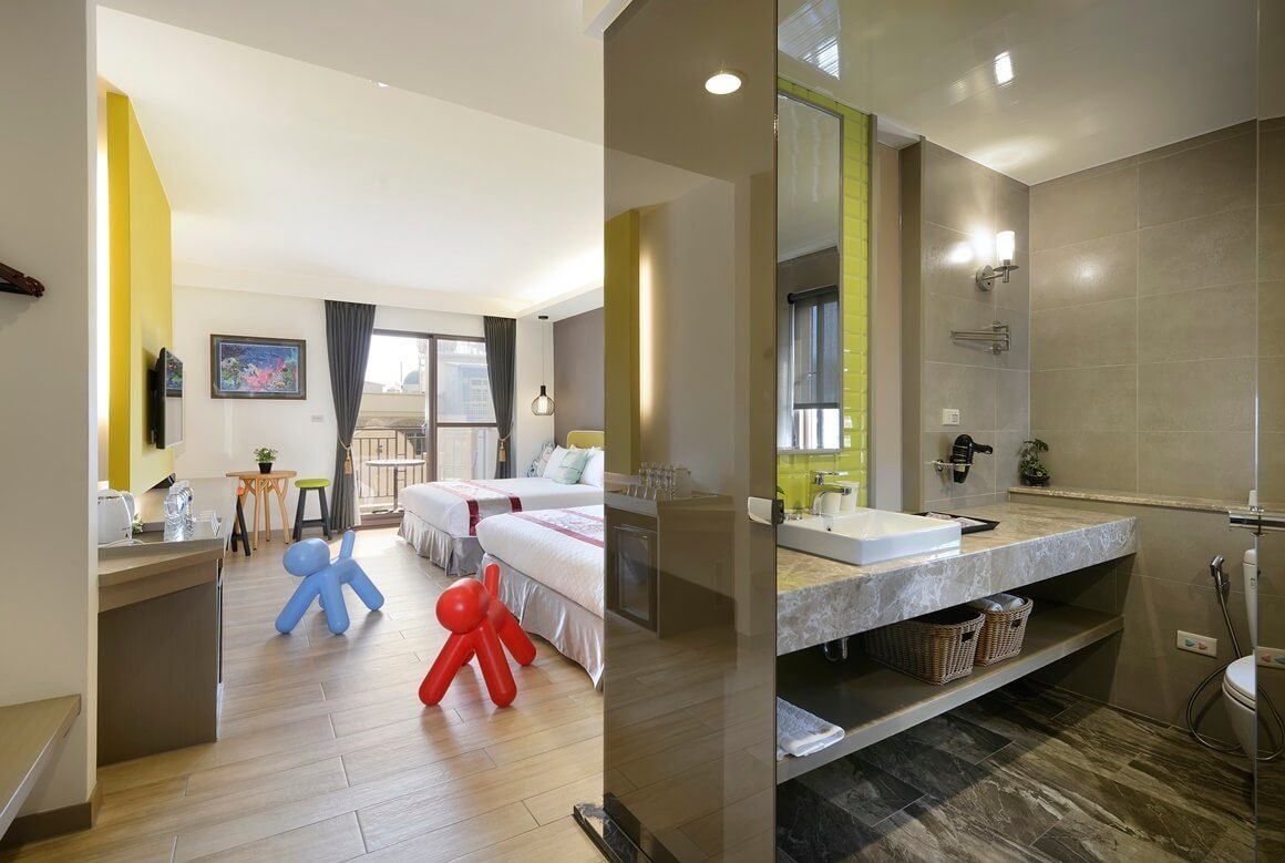 Standard Quadruple Room, 2 Double Beds, Ensuite | Desk, free WiFi