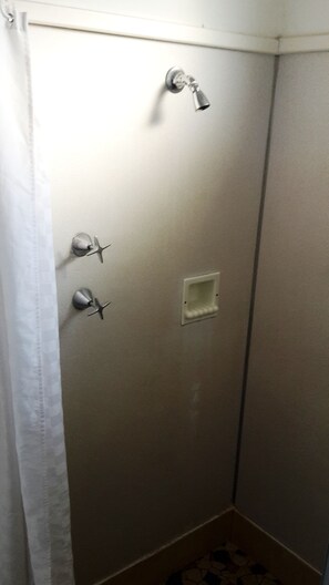 Triple Room | Bathroom shower