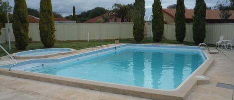 Kolam renang terbuka