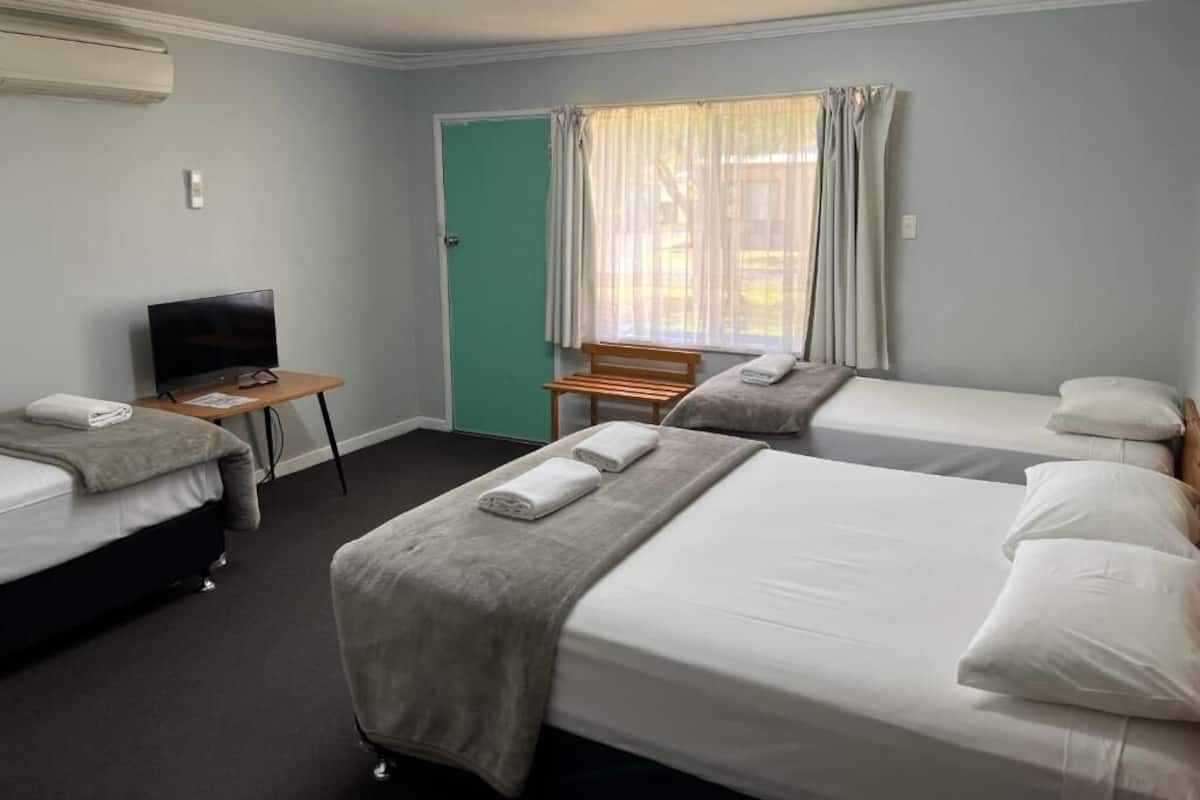 Family Room | Iron/ironing board, bed sheets