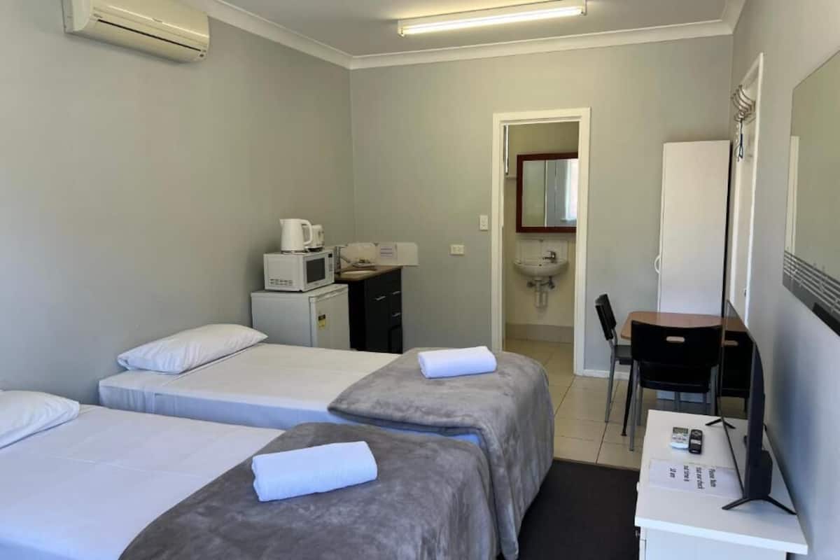 Twin Room | Iron/ironing board, bed sheets