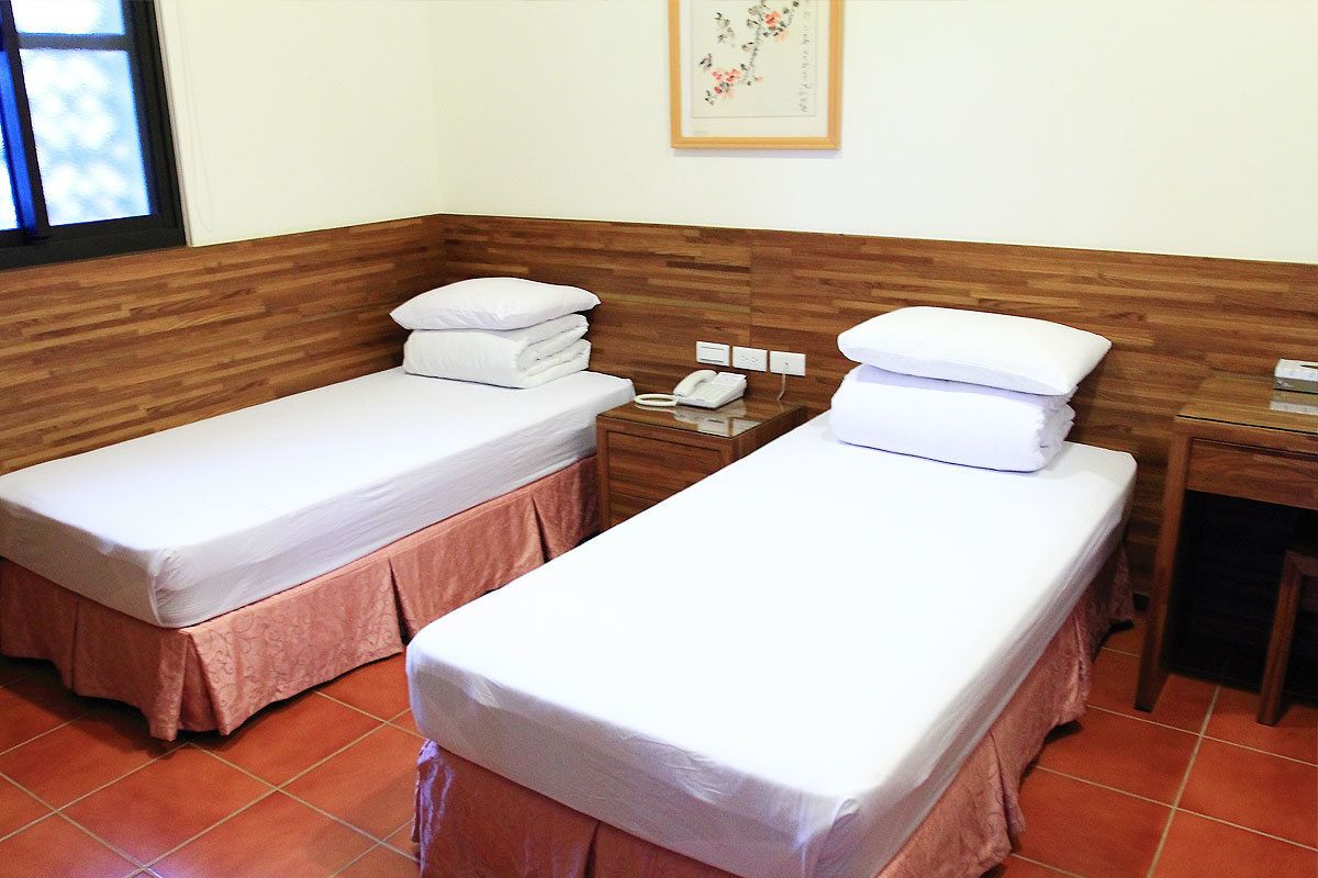 superior twin room | soundproofing, free wifi